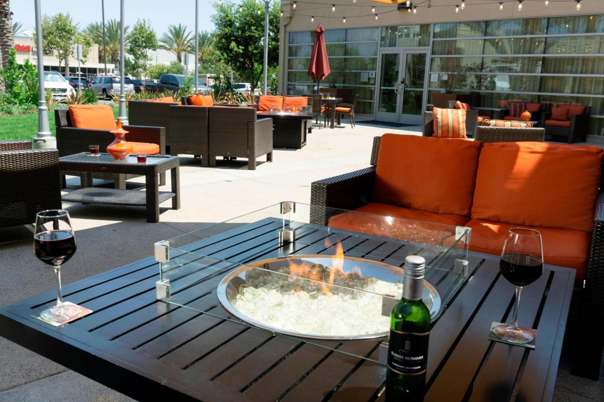 Courtyard Long Beach Airport Eksteriør billede